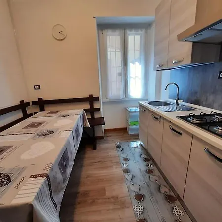 Nuovo 20mt Dal Mare, Vicino Al Centro Apartment